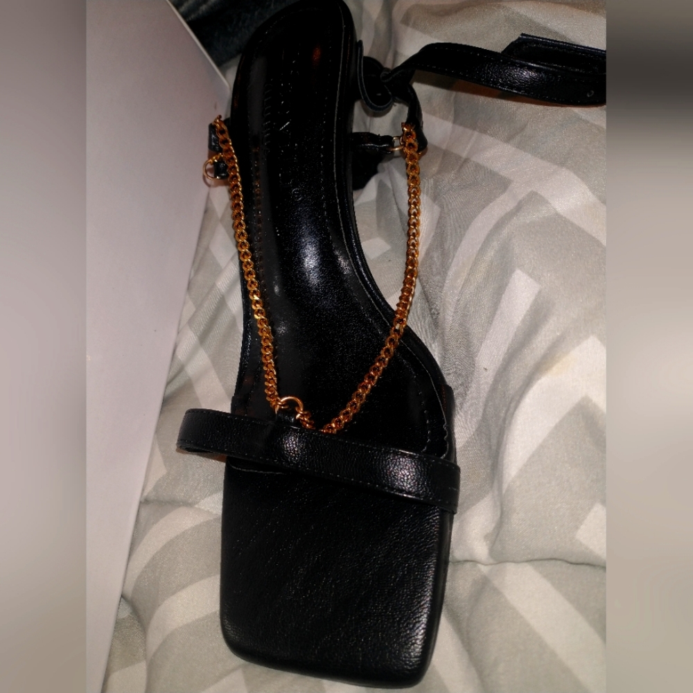 High heel sandals with chains